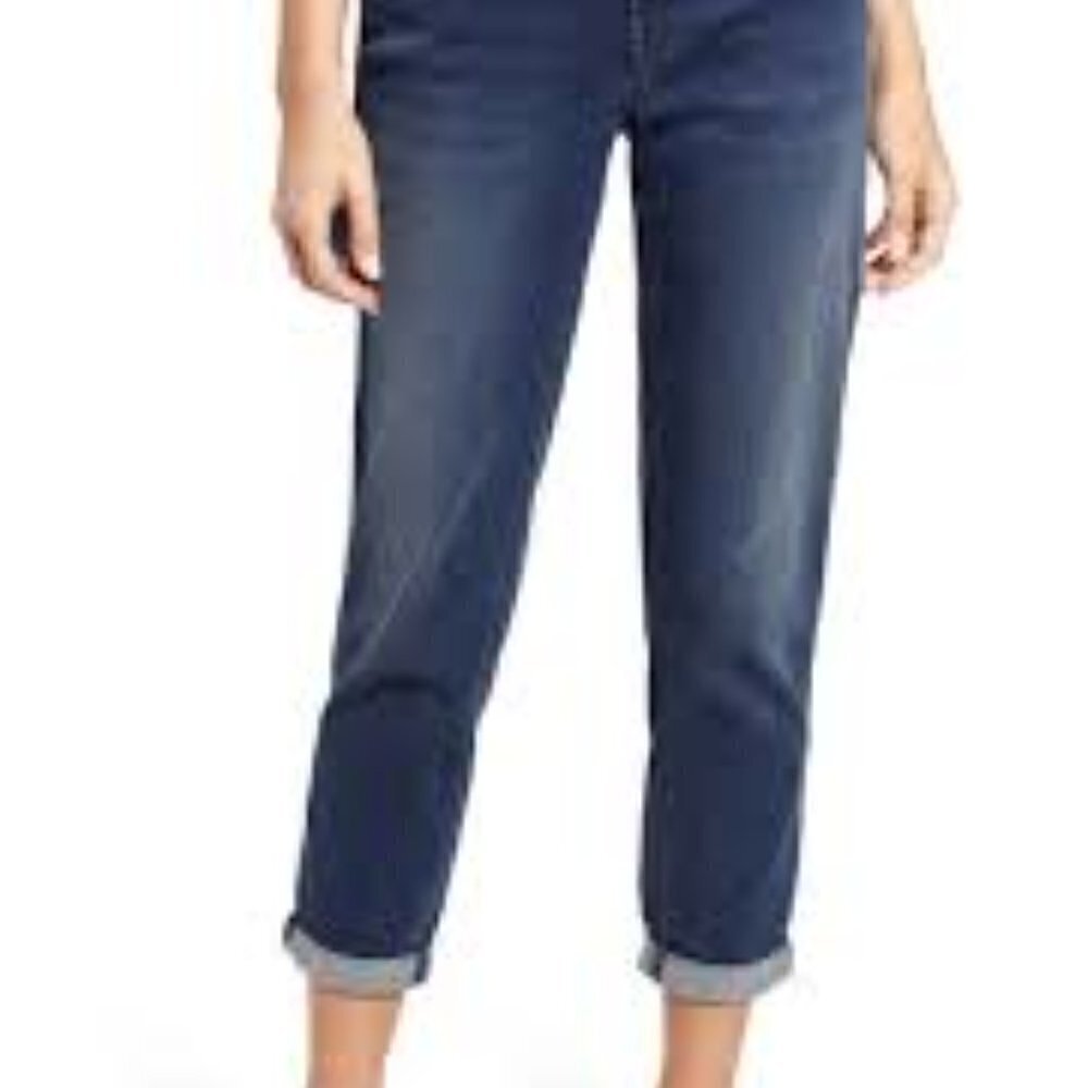 Tommy Bahamas women's jeans.  Dark blue colour size 6.  Ankle length pants
